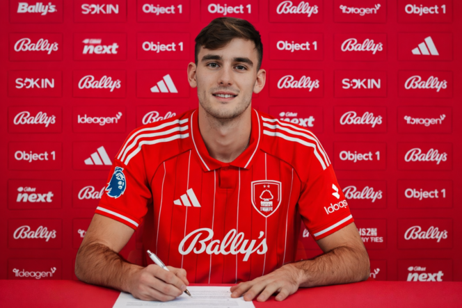 
 Fiks! Lorenzo Lucca Selangkah Lagi ke Nottingham Forest
