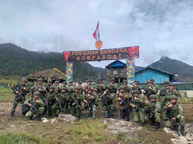 
 Wakil Panglima TNI Kunjungi Pos Satgas Yon Parako 466 Pasgat di Distrik Sinak, Tekankan Rasa Aman di Papua