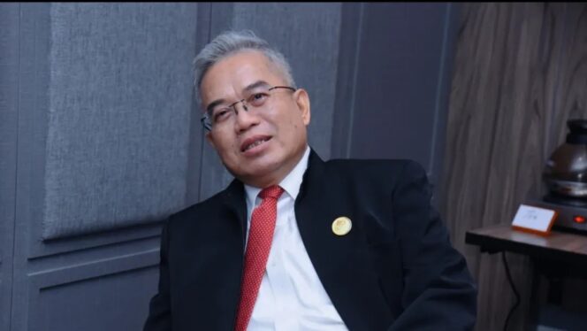 
 Yudi Latif: Bangsa Miring
