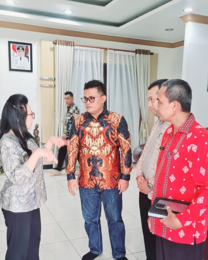 
 Bupati Landak “Karolin” Terima Audiensi DPC PATRI, Dorong Sinergi Pembangunan di Kab. Landak Kalbar