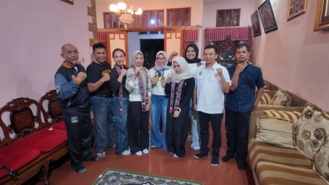 
 KONI Kalbar Apresiasi Raihan Emas Atlet Angkat Besi di Kejurnas Jabar 2026