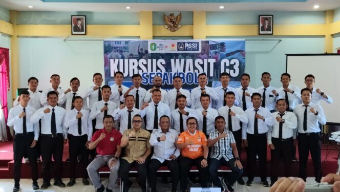 
 KONI Kalbar Apresiasi Kursus Wasit Sepak Bola C3, Siapkan Inventaris Wasit Lokal