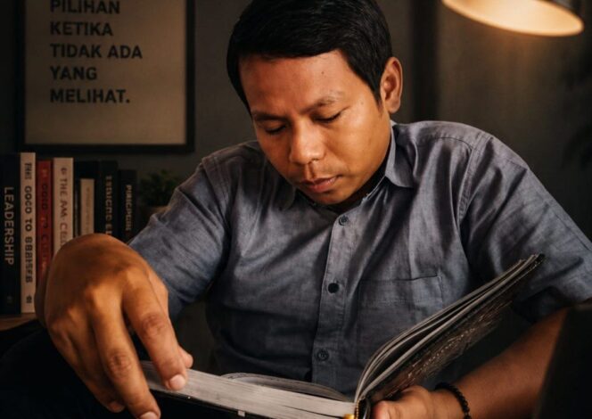
 Ketika Kekuasaan Berhadapan dengan Cermin!!  Polemik Keluarga Bupati, Reaksi Jiwo, dan Satire tentang Etika Kekuasaan