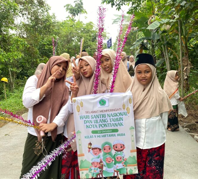 
 Semarak Hari Santri 2026 dan HUT Kota Pontianak, Yayasan PP Miftahul Huda Gelar Jalan Sehat dan Bazar