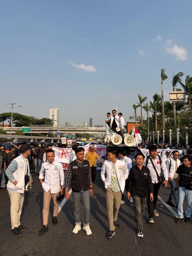 
 DEMA PTKIN Seluruh Indonesia Gelar Aksi Nasional, Desak DPR RI Evaluasi Total Kejaksaan Agung RI